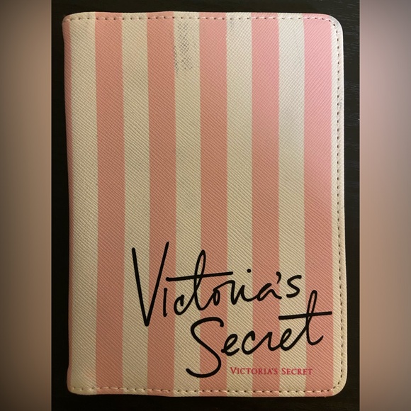 Victoria’s Secret Passport Holder and Luggage Tag Set - Picture 3 of 11